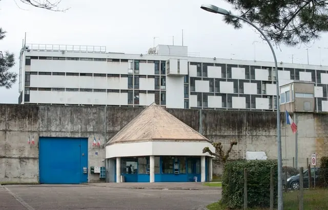 La facade d'entree de la Maison d'arret de Gradignan.