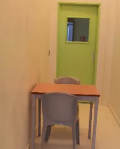 Les visiteurs de prison doivent-ils rester anonymes ?